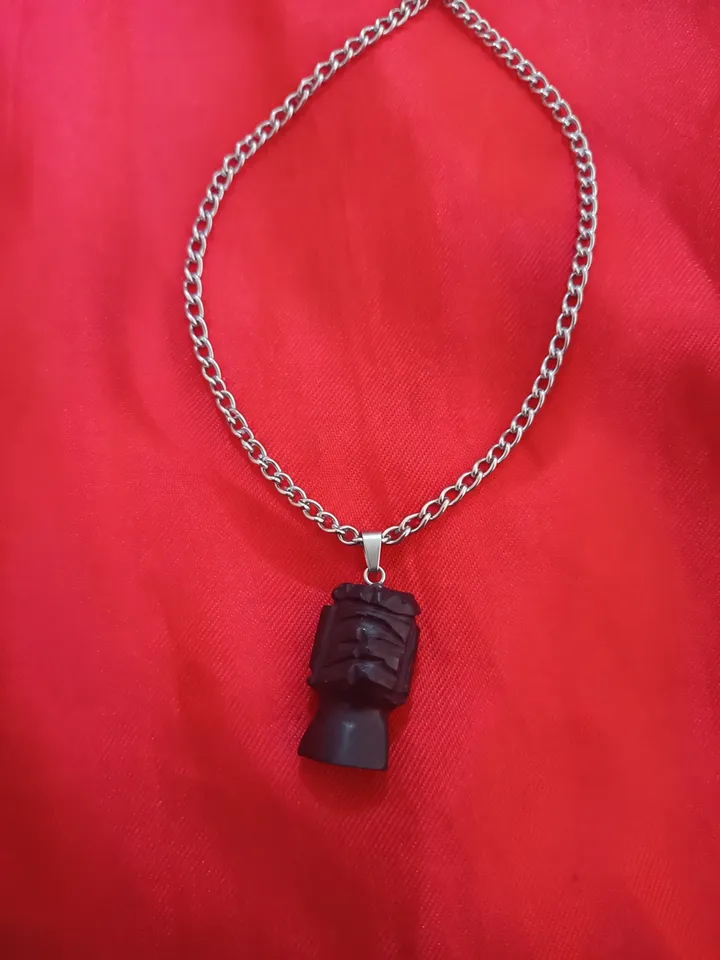 Amuleto de azabache grande con cadena de plata 925